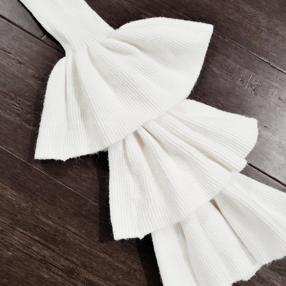 Forever21 Contemporary White Ruffle Trumpet Sleeve Sweater Top - Picture 4 of 6